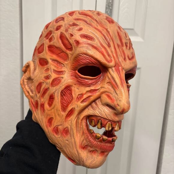 Freddy Krueger Mask - Picture 1 of 5